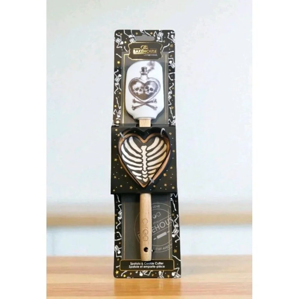 New Halloween Spooky Skull Heart Potion Spatula and Cookie Cutter Set